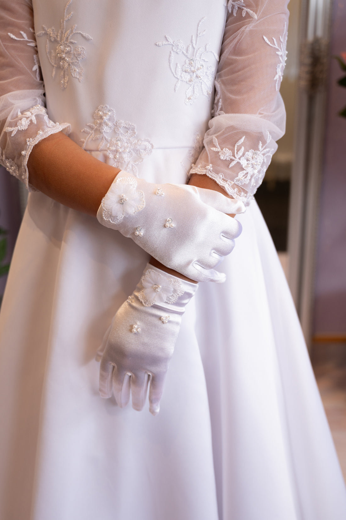 Peridot Paige white lace communion gloves