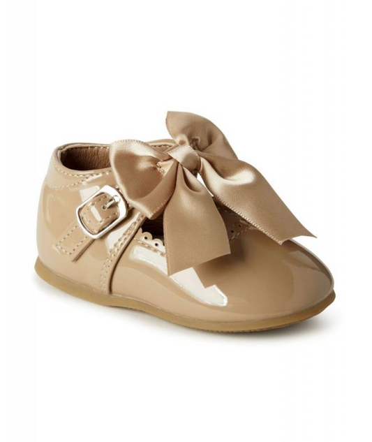 Girls camel bow shoe