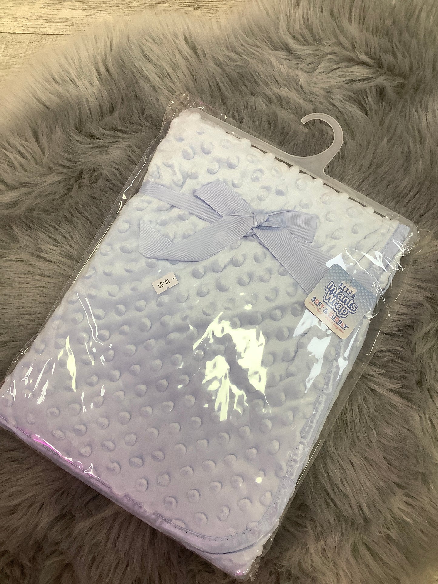 Baby boy blue bubble wrap blanket