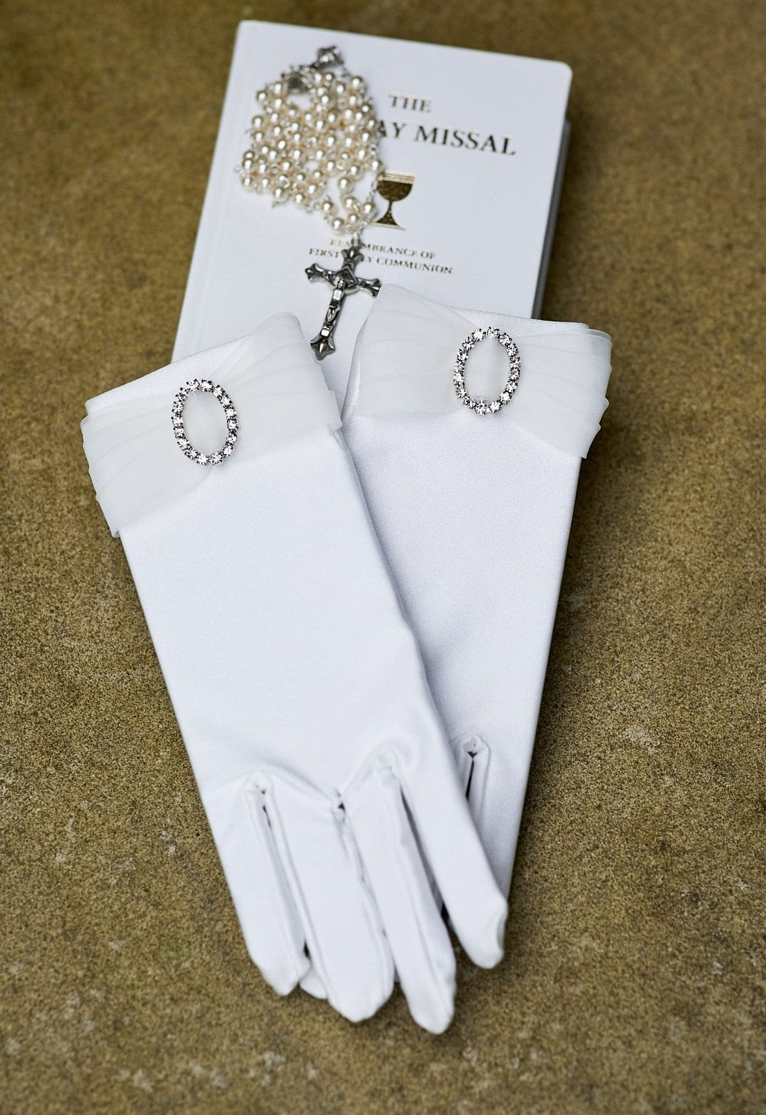 Peridot Abigail white lace communion gloves