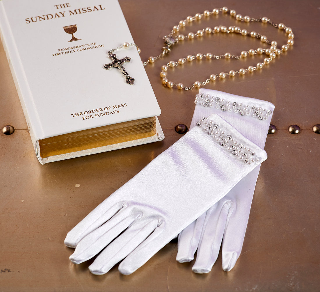 Peridot Sasha white lace communion gloves